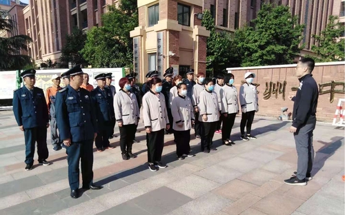 窦智主任对后勤人员进行安全培训